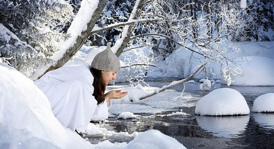 Rovaniemi: Northern Lights Trip with Arctic Sauna & Jacuzzi - Hot drinks, gingerbread, and the waiting time