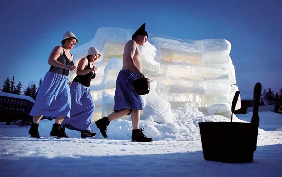 Rovaniemi: Northern Lights Trip with Arctic Sauna & Jacuzzi - What to pack for a comfortable evening