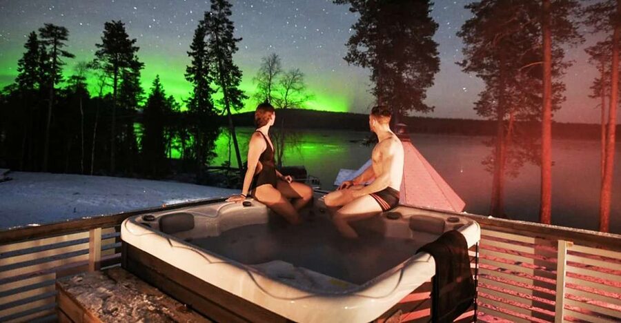 Rovaniemi: Northern Lights Trip with Arctic Sauna & Jacuzzi - What happens inside the Finnish sauna