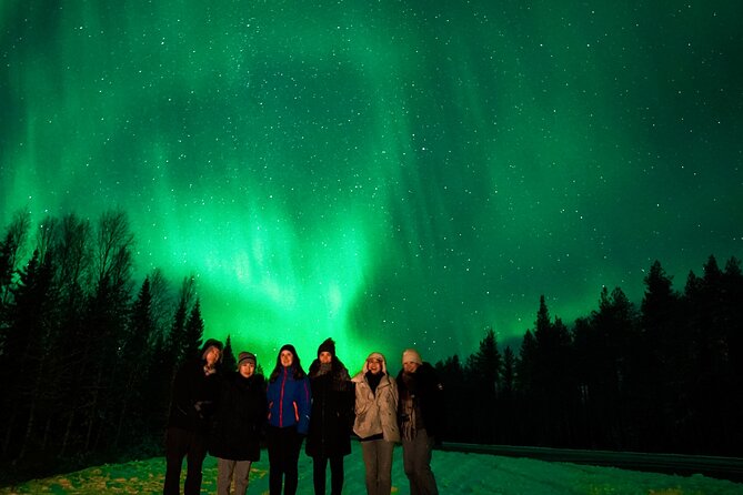Rovaniemi: Private Aurora Tour with Guaranteed Sightings - What the guide adds to the experience