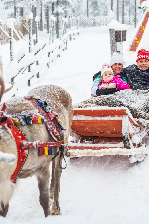 Rovaniemi: Private Pro Photoshoot in Santa Claus Village - Why a private Santa Claus Village photoshoot can be worth it