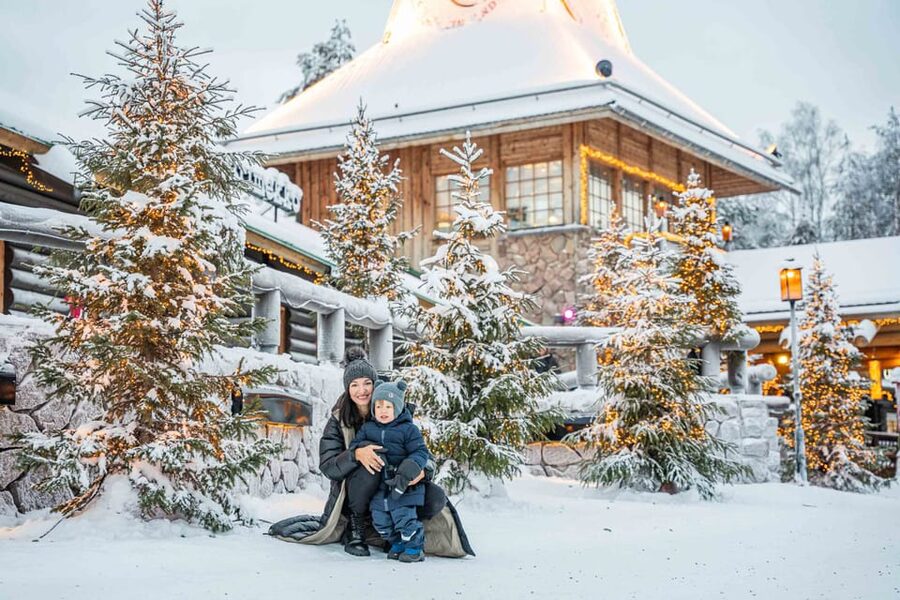 Rovaniemi: Private Pro Photoshoot in Santa Claus Village - Stay behind for Santa, souvenirs, and more village time