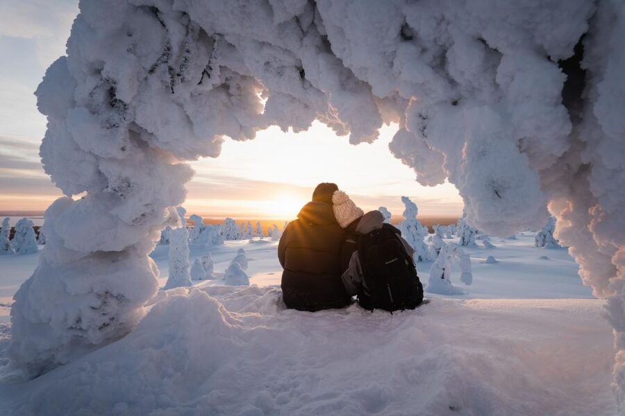 Rovaniemi: Riisitunturi National Park with Pro Photos & BBQ - Small details that improve the day