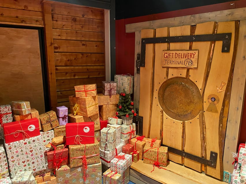 Rovaniemi: Santa Claus Village and Husky sledge/guided tour - Santa Claus Village: Christmas at the Arctic Circle