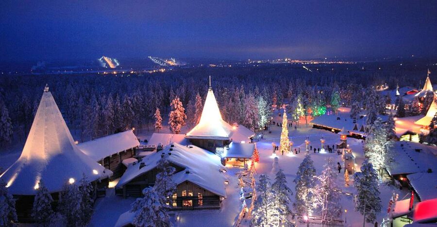Rovaniemi: Santa Claus Village Visit with Hotel Pickup - Cross the Arctic Circle, then watch your footing