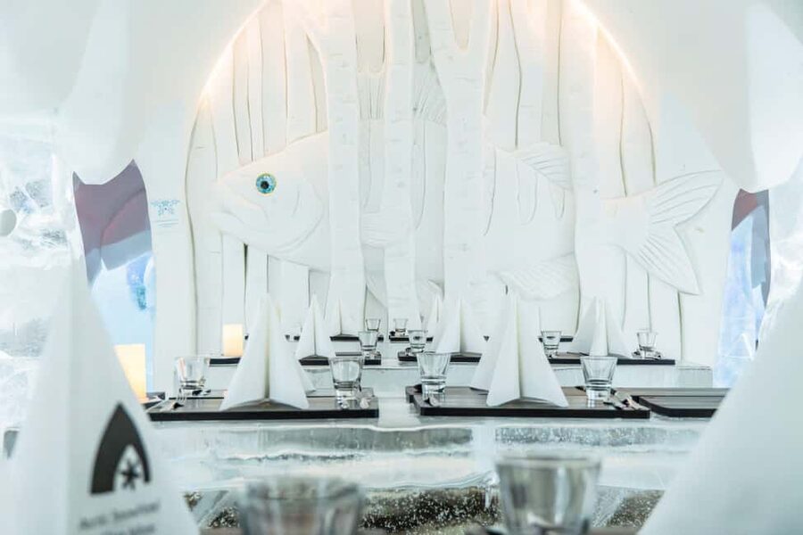 Rovaniemi: Snow Hotel Tour and Ice Restaurant Dinner - The three-course Lappish menu