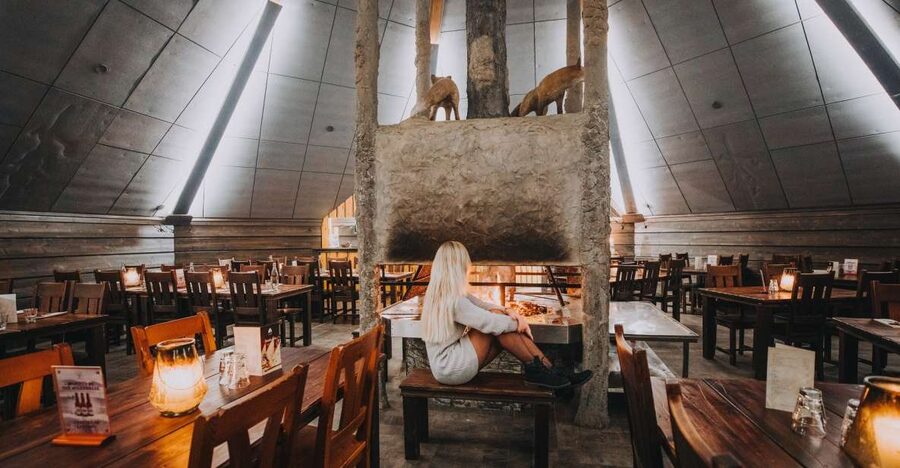 Rovaniemi: Snow Hotel Tour with Food by the Fire - What is on the three-course menu
