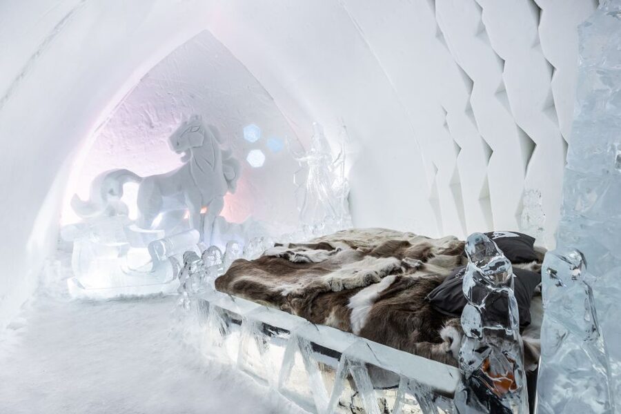 Rovaniemi: Snow Hotel Tour with Food by the Fire - The evening begins with a carefully timed pickup