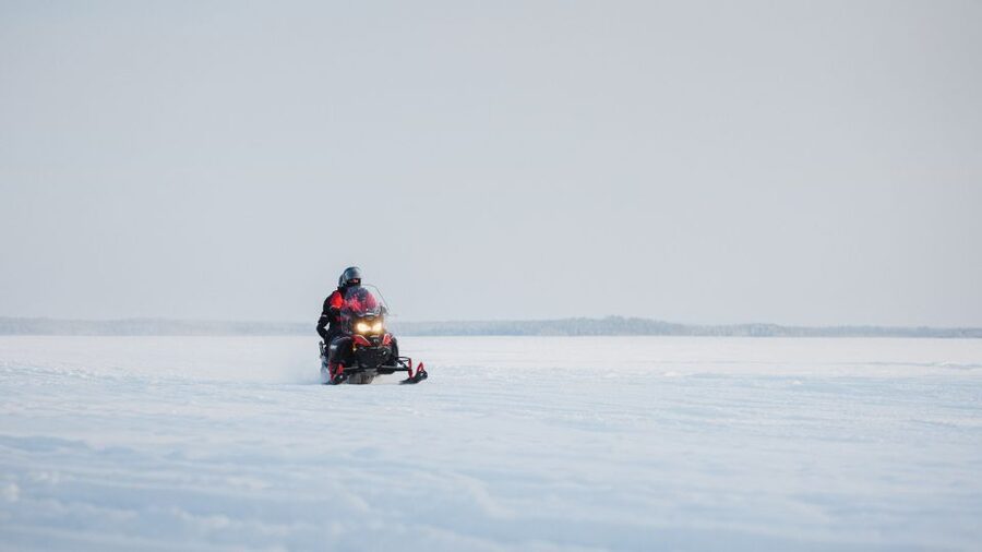 Rovaniemi: Snowmobile Safari in the Arctic Circle - Setting out from Santa Claus Village or central Rovaniemi