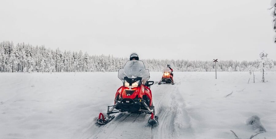 Rovaniemi: Snowmobile Safari into the Wilderness - The lesson before the throttle