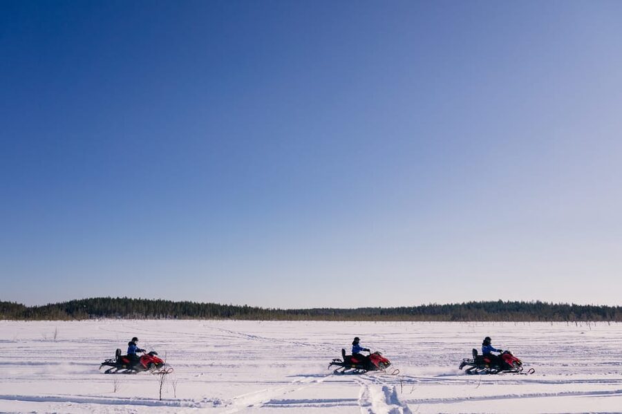 Rovaniemi: Snowmobile Safari into the Wilderness - How the two-person snowmobile setup works
