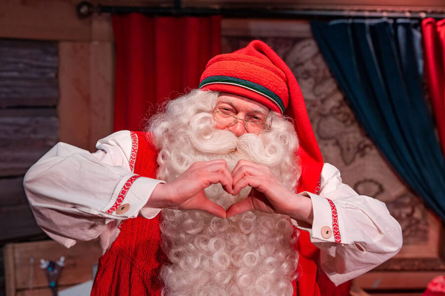 Rovaniemi: Tour to Santa Claus Village with Hotel pick up - Sending mail from Santa’s Post Office