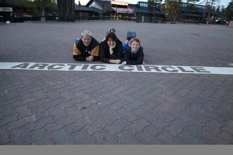 Rovaniemi: Tour to Santa Claus Village with Hotel Transfer - Shopping for Finnish design and handmade goods