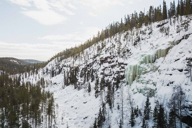 Rovaniemi - Visit to The Frozen Waterfalls of Korouoma - The campfire stop with sausages and hot berry juice