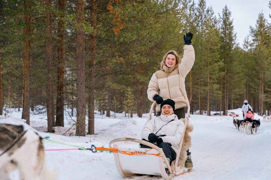 Saariselkä: 10KM Husky Safari with kennel visit - The trip begins with a long ride to Veskoniemi
