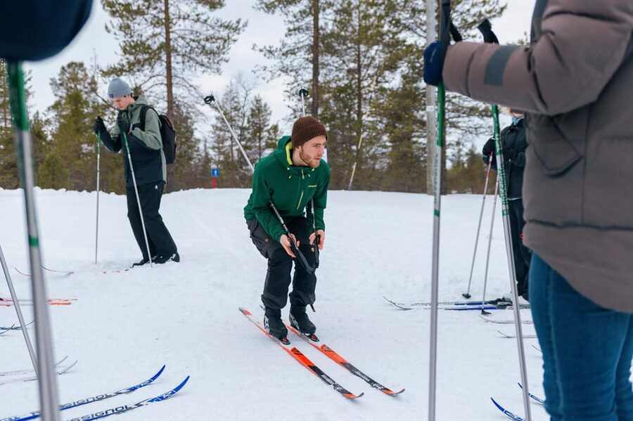 Saariselkä: Cross-Country Skiing for beginners - From your hotel to the trail in about 10 minutes