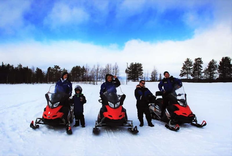 Saariselka: Snowmobile Safari on Tundra with BBQ - Learning to drive on special tracks