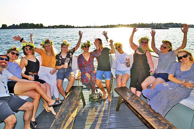 Sauna and Sightseeing Helsinki cruise - Heading toward Suomenlinna by boat