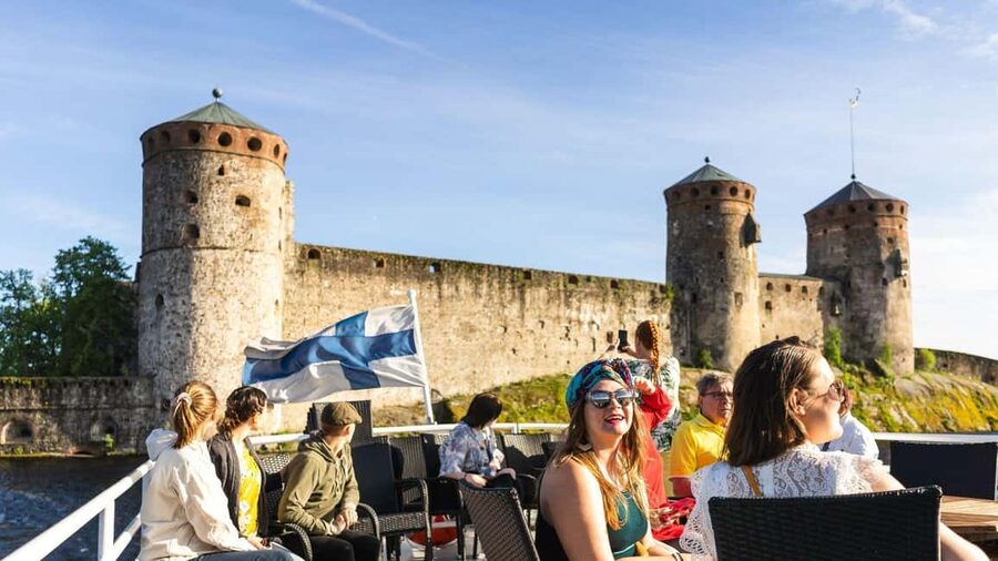 SIGHTSEEING CRUISE AROUND SAVONLINNA - Why Savonlinna makes sense from a boat