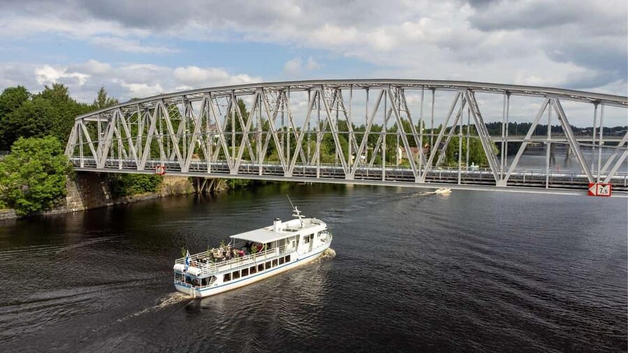 SIGHTSEEING CRUISE AROUND SAVONLINNA - Setting out on m/s IEVA or m/s ELVIIRA