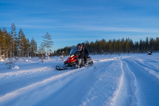 Small-Group Snowmobile Experience in Rovaniemi - The bonfire break with sausages and warm juice