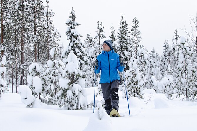 Small-Group Snowshoeing Adventure In Lapland - Getting used to snowshoes