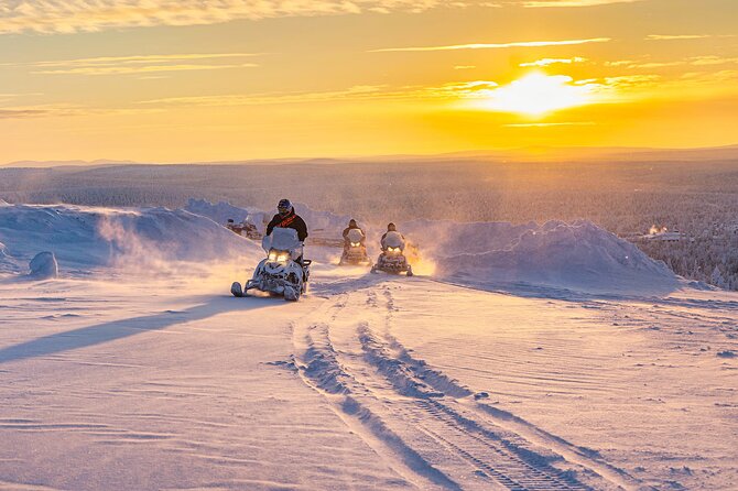 Snowmobile Adventure in Lapland - The halfway stop for warm drinks