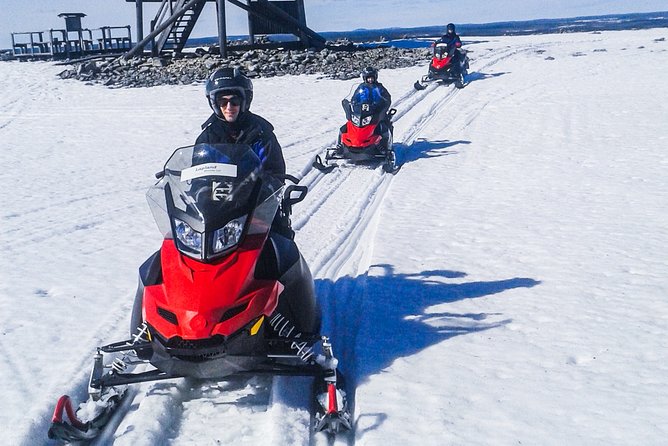 Snowmobile Safari in the Nature - Learning to handle the snowmobile