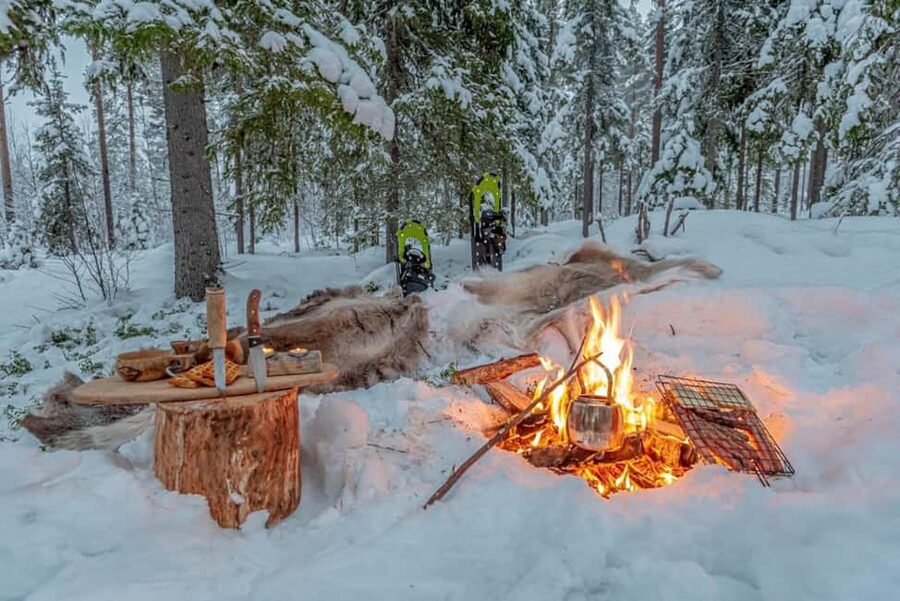 Snowshoe experience with traditional beverages in Lapland - Why snowshoeing works so well in Lapland