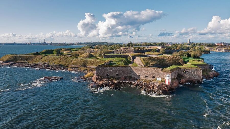 Suomenlinna: Guided Walking Tour with an Authorized Guide - The Great Courtyard and the Swedish period