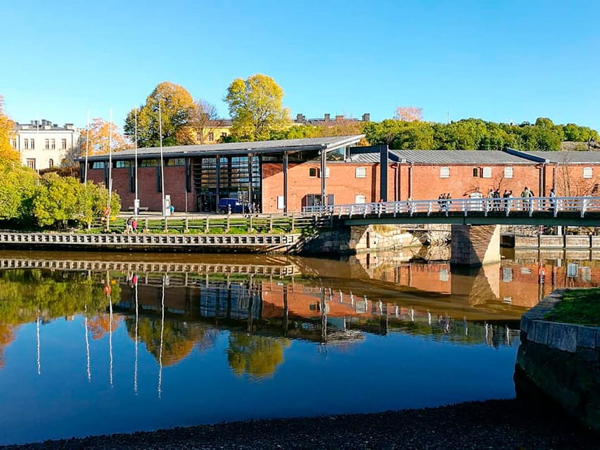 Suomenlinna: Guided Walking Tour with an Authorized Guide - Getting from Market Square to the Suomenlinna Museum