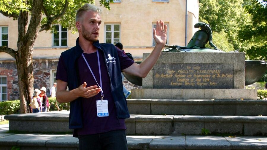 Suomenlinna: Private Tour with an Authorized Guide - The Great Castle Courtyard and the fortress center