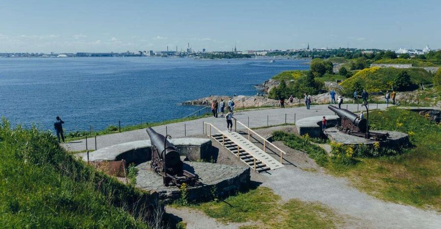 Suomenlinna: Private Tour with an Authorized Guide - Piper’s Park and the island’s quieter side