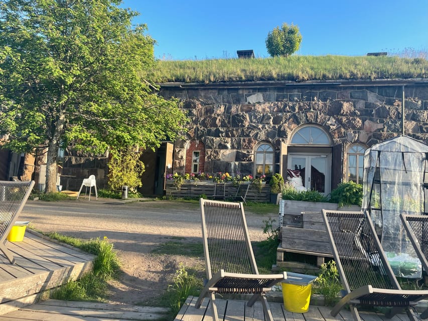 Suomenlinna tour in French with Doro - Kustaanmiekka and the sand ramparts