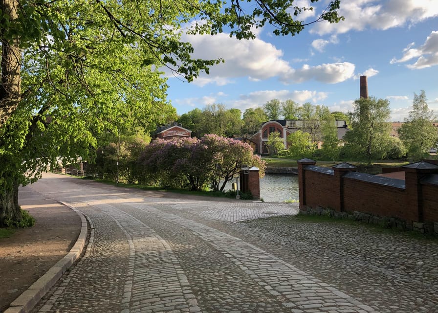 Suomenlinna tour in French with Doro - Submarine Vesikko and the walk back