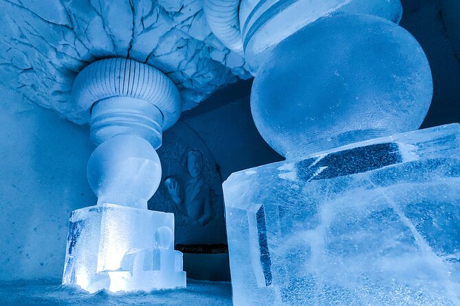 Visiting package: Guided Tour at Arctic Snow Hotel - Entering a hotel made from snow and ice