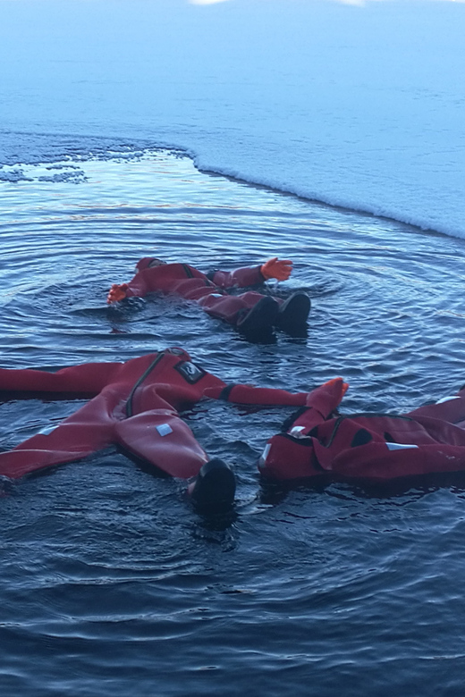 Ylläs: Lake Ylläsjärvi Ice-Floating Experience - Warming Up Beside the Campfire