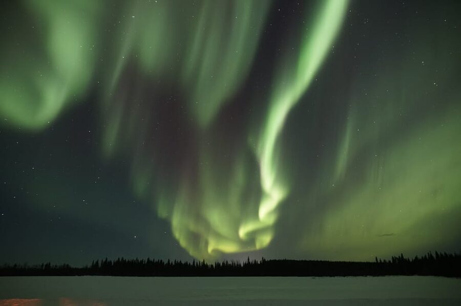 Ylläs: Northern Lights Ice-Floating Experience with Transfer - Stars and Northern Lights after the lights go out