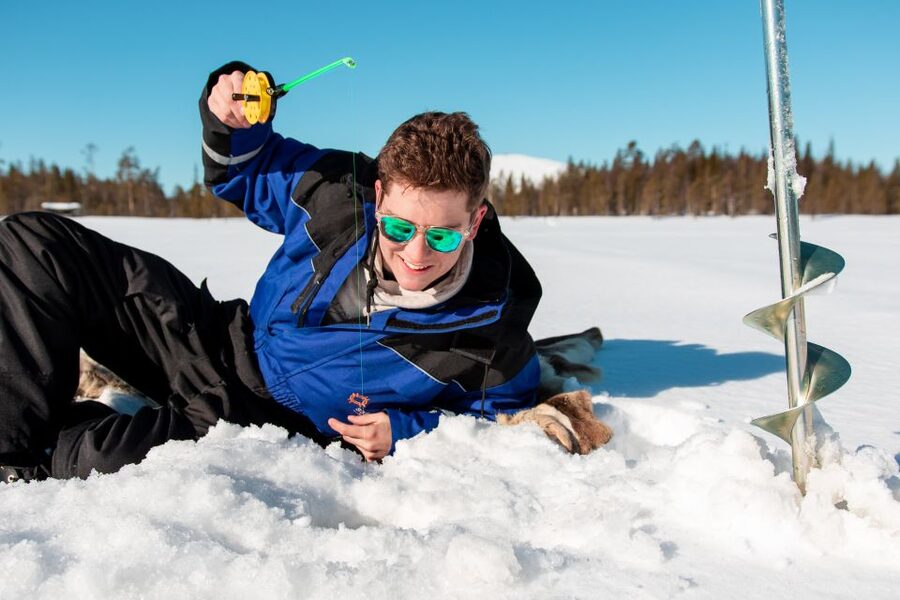 Ylläs: Snowmobile Adventure with Ice Fishing - Starting near Ylläsjärvi with the right winter gear