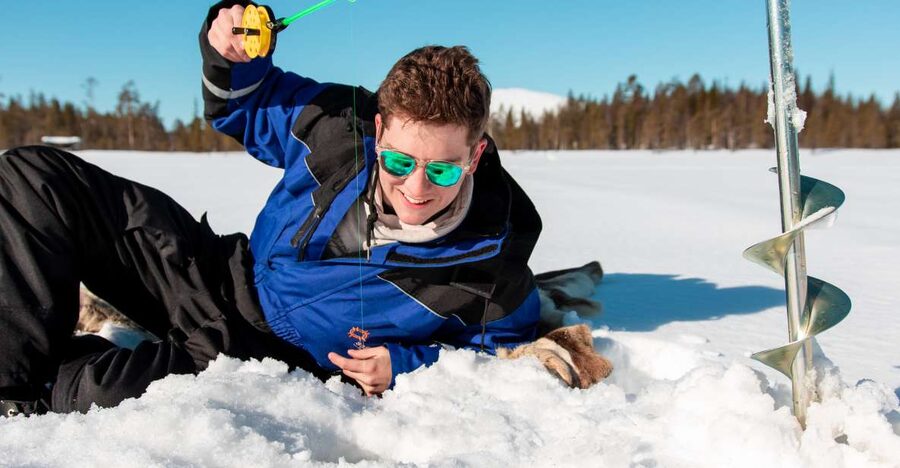 Ylläs: Snowmobile Adventure with Ice Fishing - The 35 to 40 km snowmobile ride