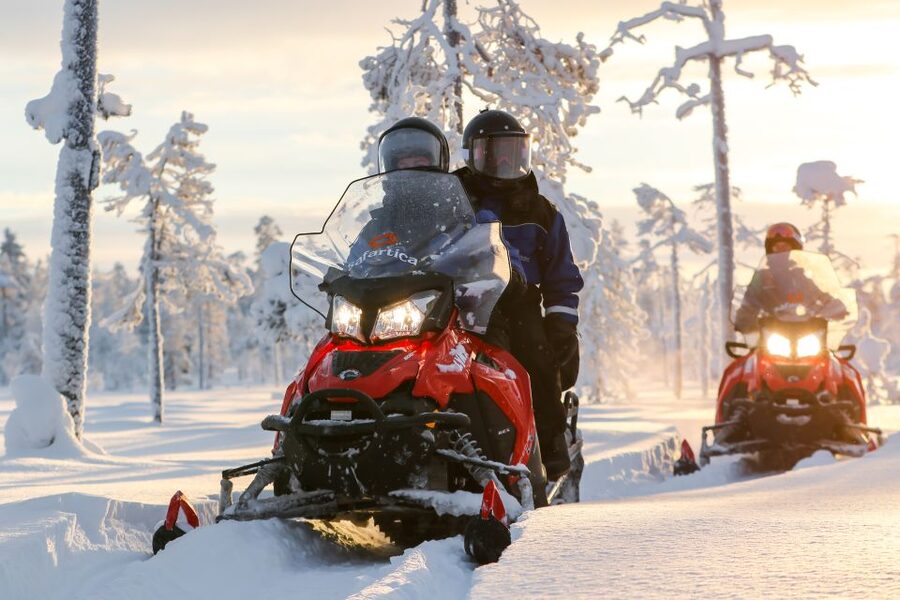 Ylläs: Snowmobiling ABC - The halfway stop, hot drink, and photo break